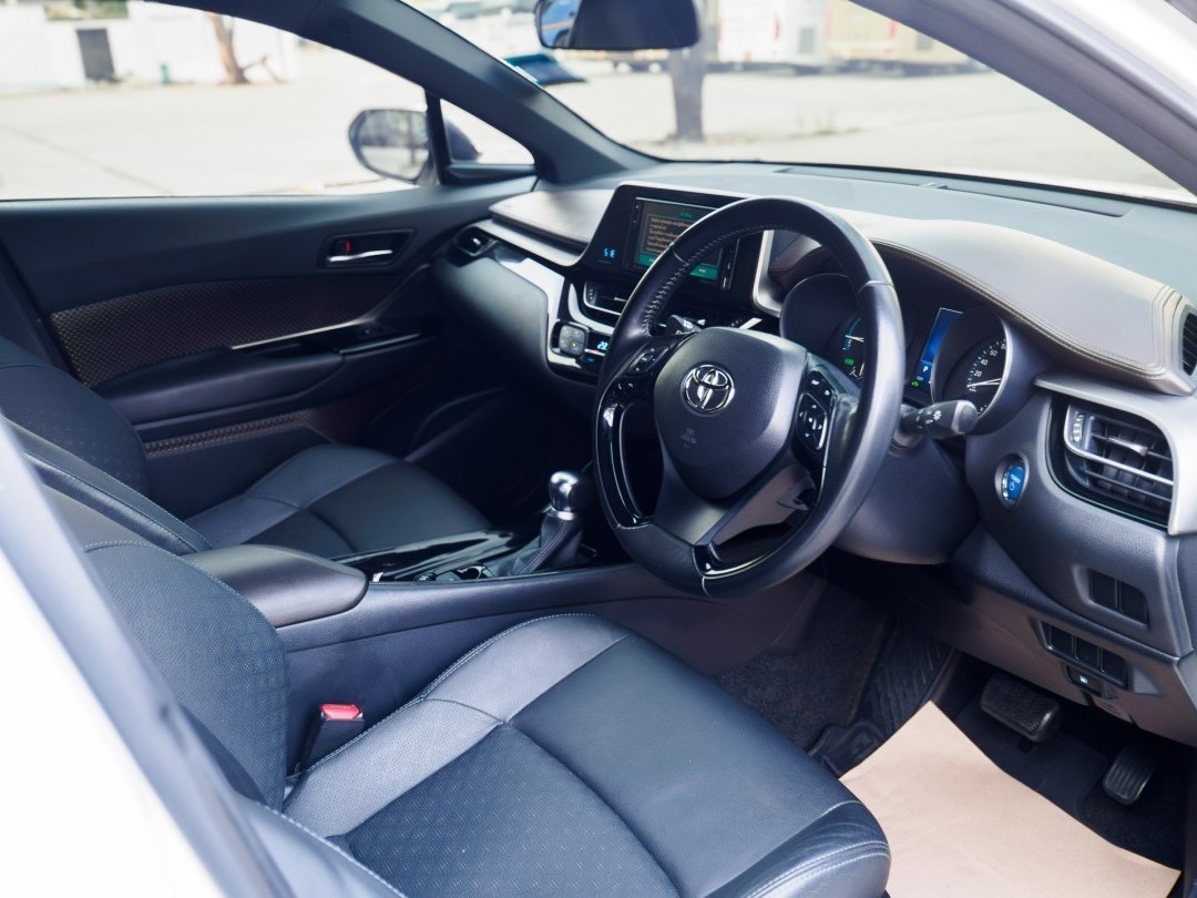 2019 Toyota C-HR สีขาว (รูปที่ 13)