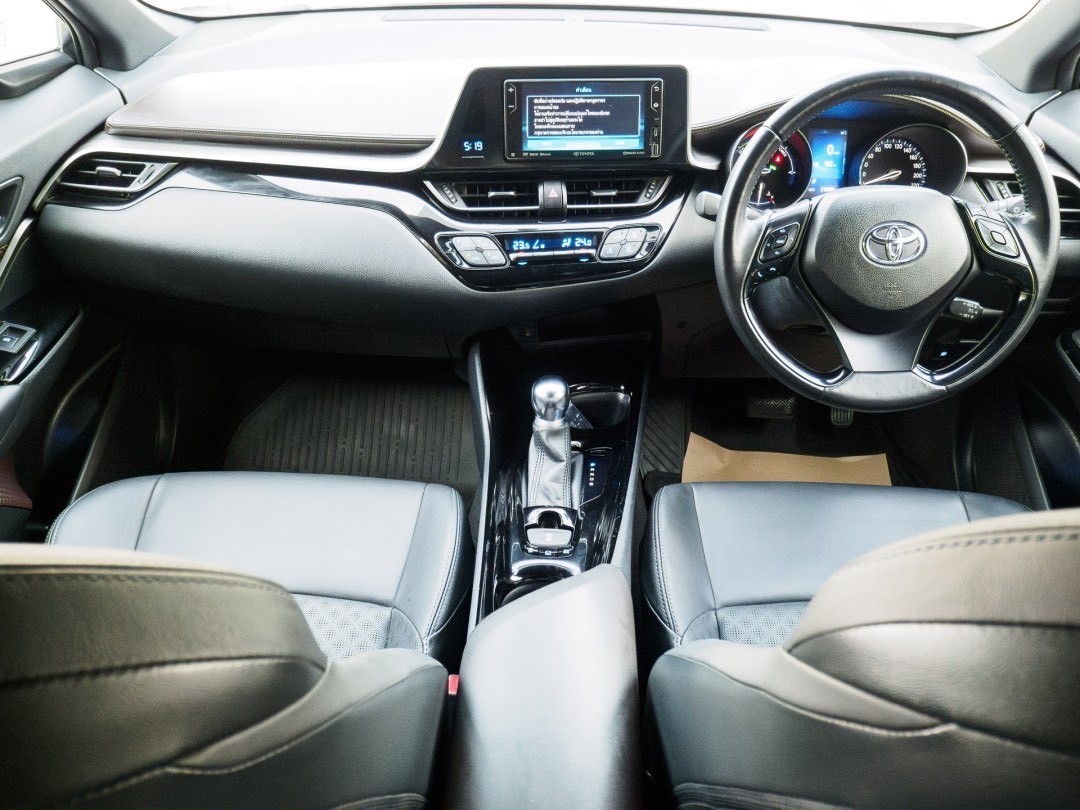 2019 Toyota C-HR สีขาว (รูปที่ 11)