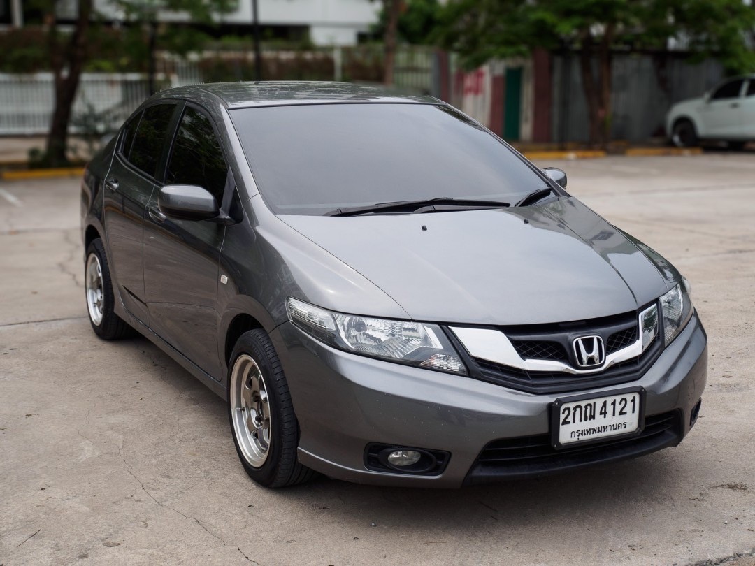 2013 Honda City สีเทา (รูปที่ 13)