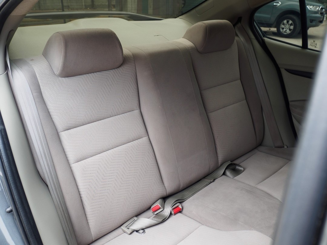 2013 Honda City สีเทา (รูปที่ 3)