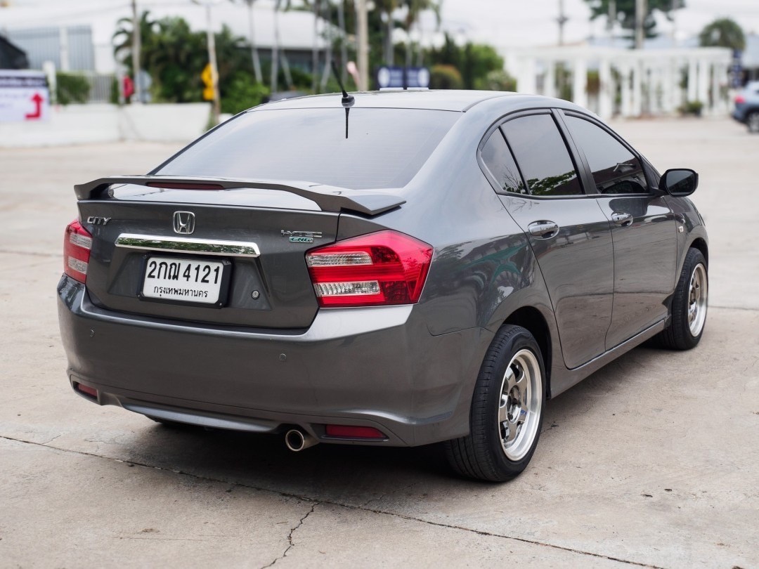 2013 Honda City สีเทา (รูปที่ 12)