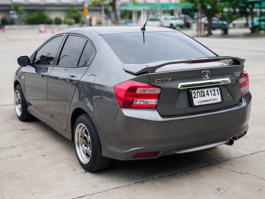 2013 Honda City สีเทา (รูปที่ 10)