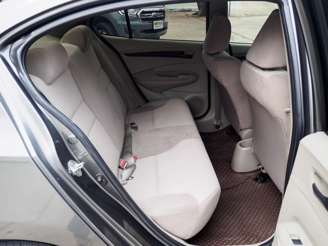 2013 Honda City สีเทา (รูปที่ 7)
