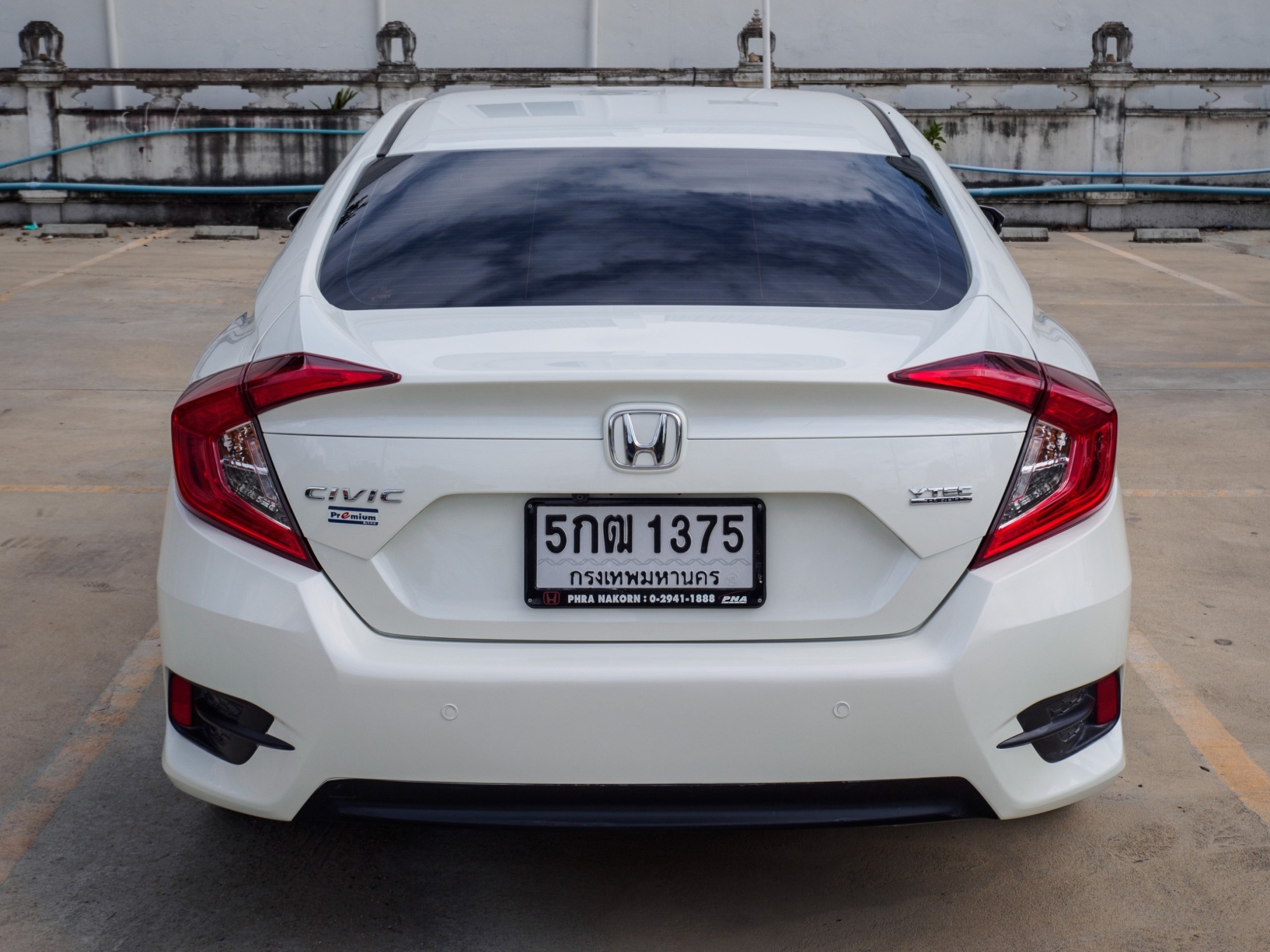 2016 Honda Civic Sedan สีขาว (รูปที่ 6)
