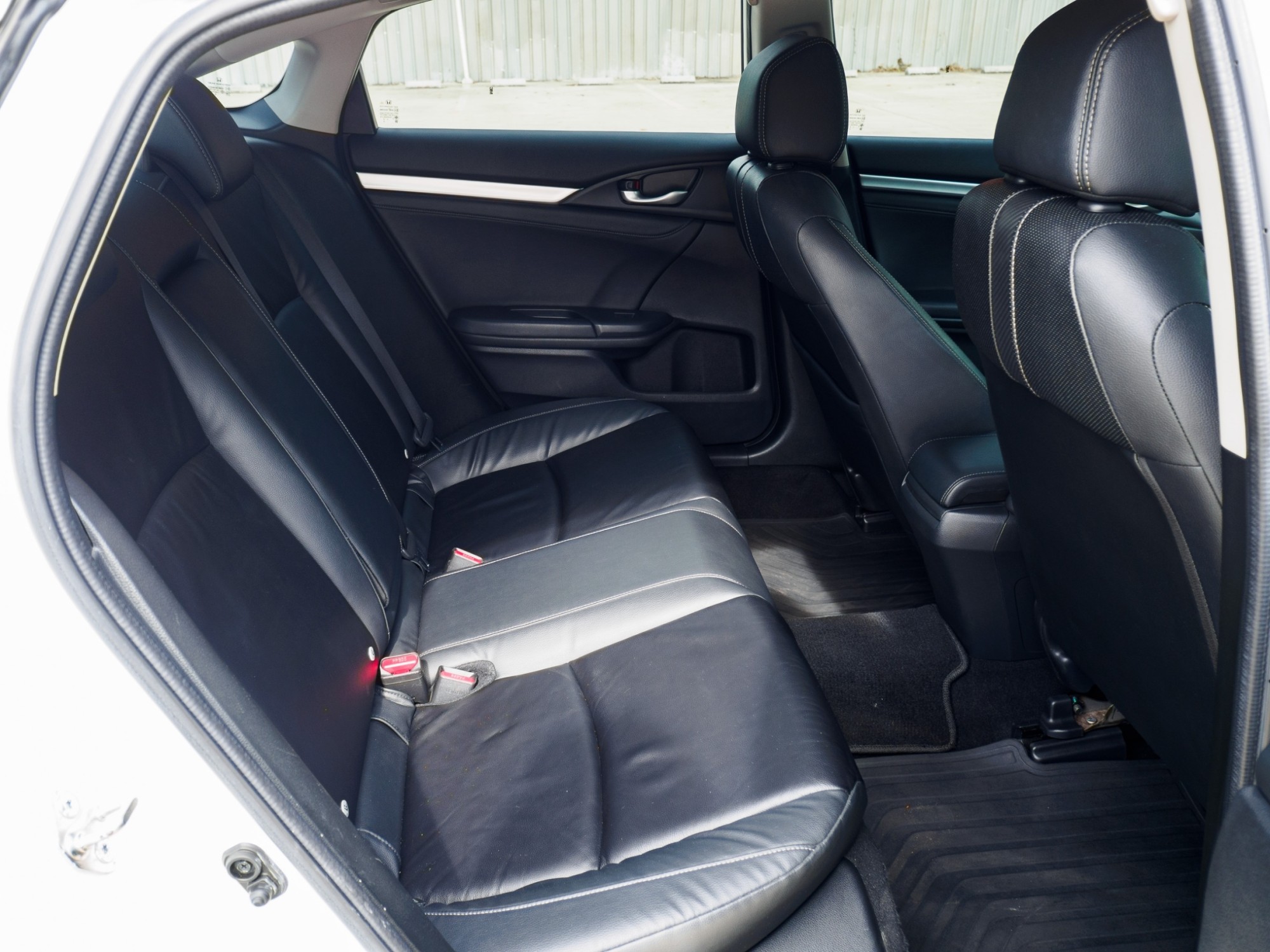 2016 Honda Civic Sedan สีขาว (รูปที่ 10)