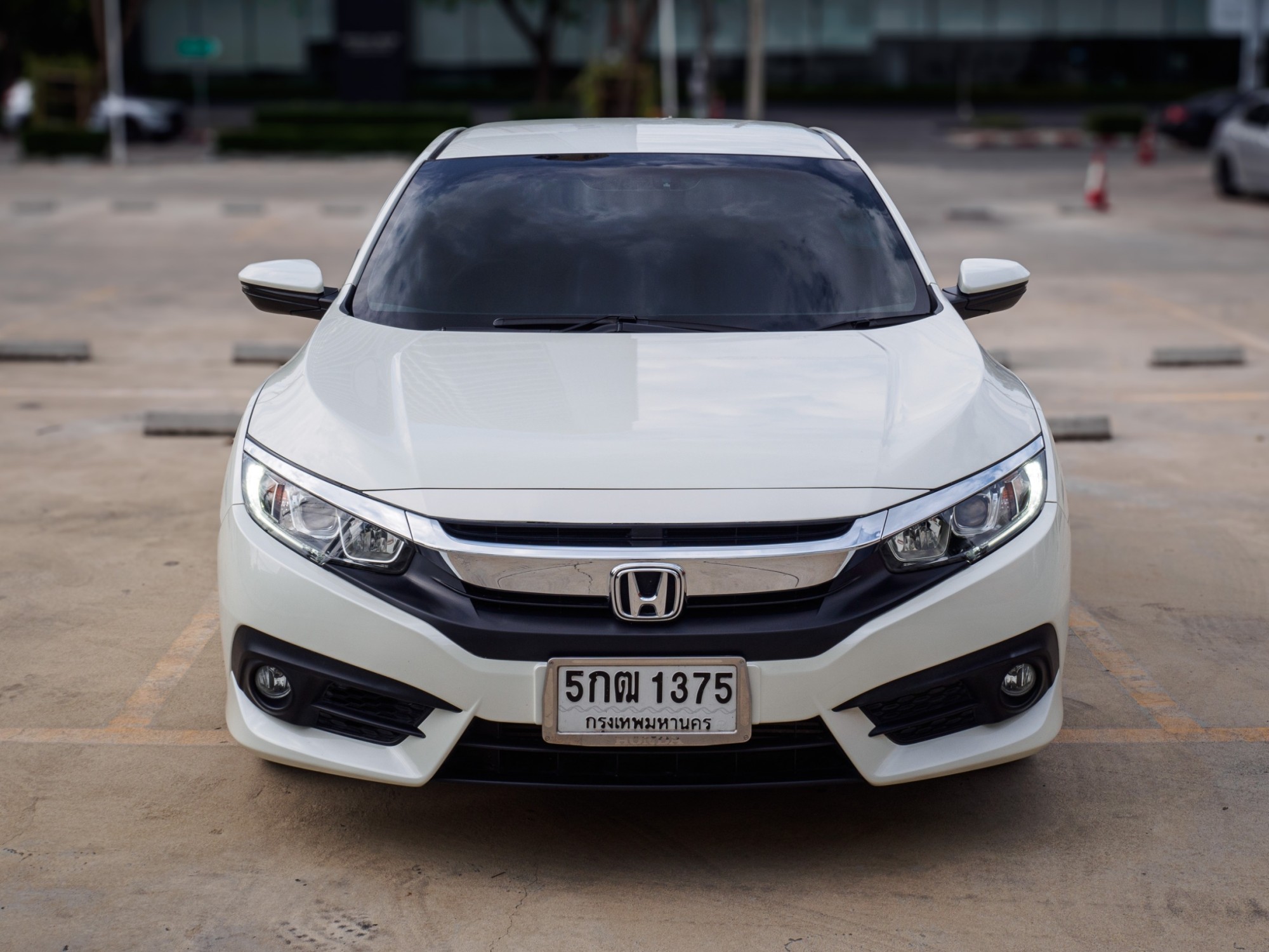 2016 Honda Civic Sedan สีขาว (รูปที่ 2)