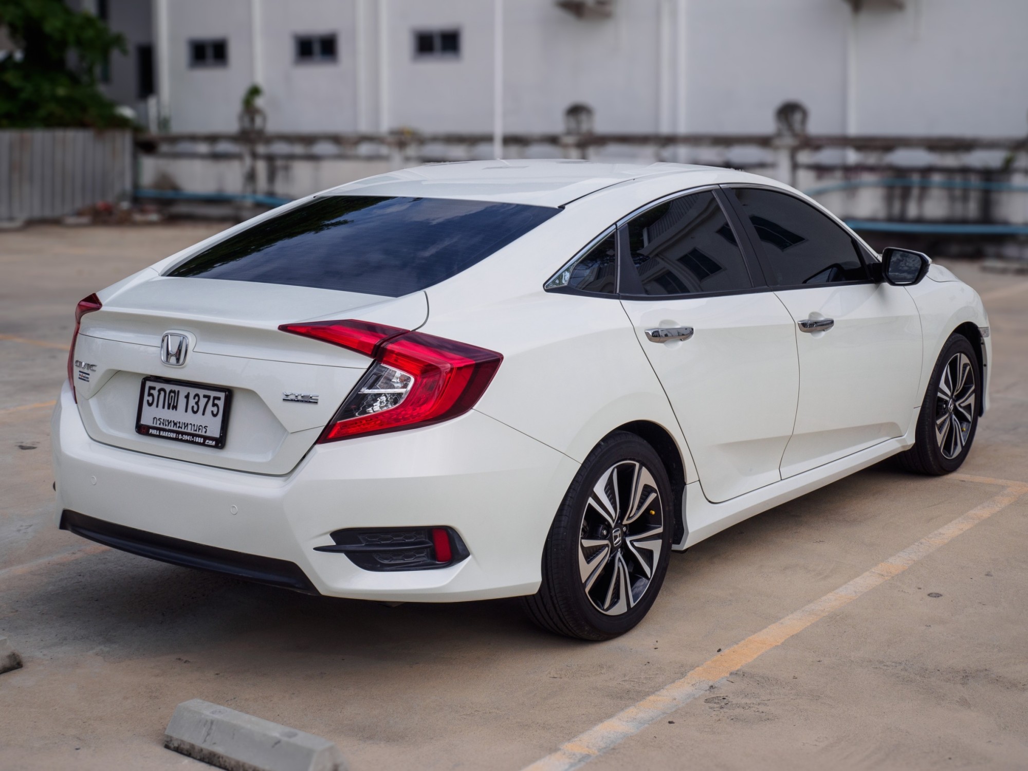 2016 Honda Civic Sedan สีขาว (รูปที่ 5)