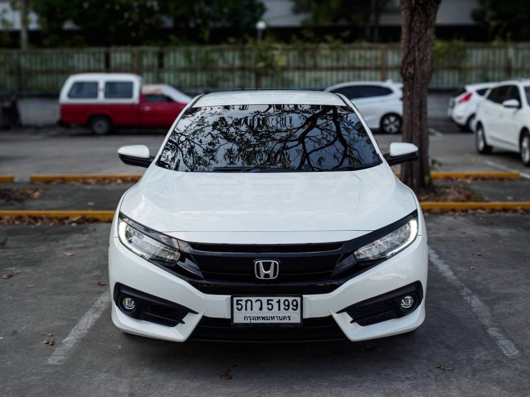 2017 Honda Civic Sedan สีขาว (รูปที่ 9)