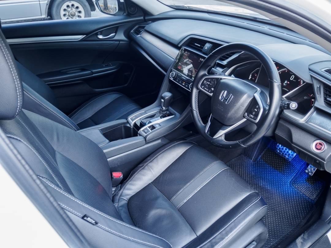 2017 Honda Civic Sedan สีขาว (รูปที่ 4)