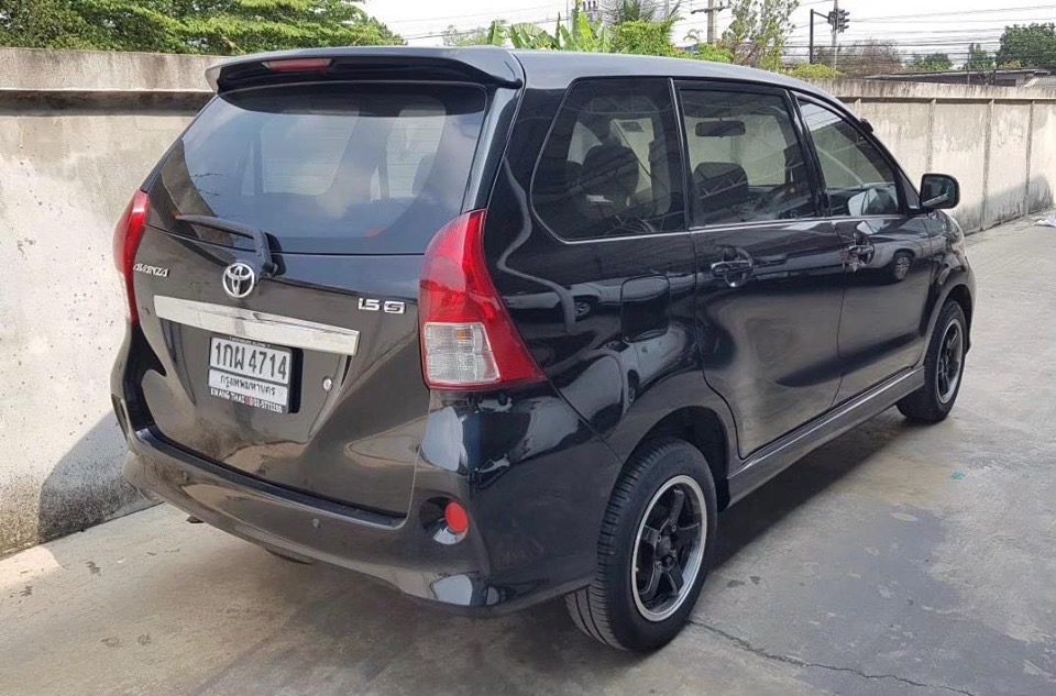 Toyota Avanza ปี 2013 สีดำ