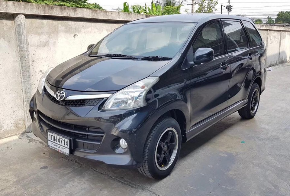 Toyota Avanza ปี 2013 สีดำ