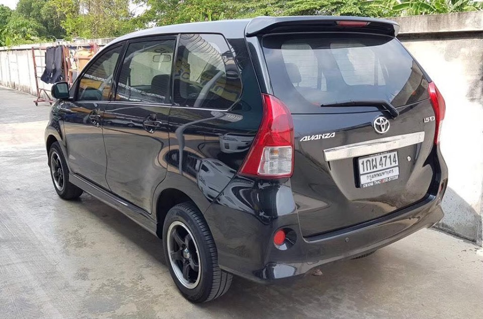 Toyota Avanza ปี 2013 สีดำ