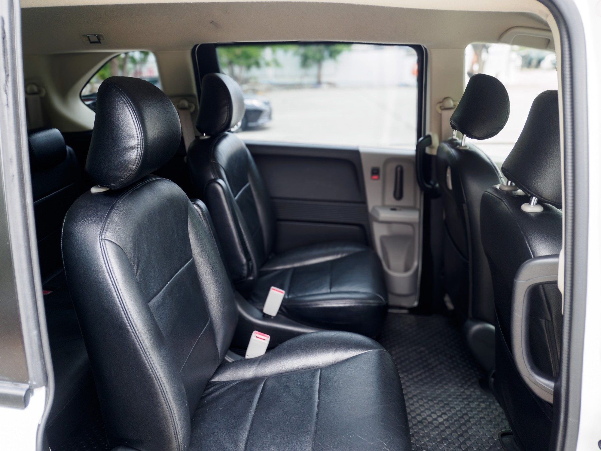 2010 Honda Freed สีขาว (รูปที่ 10)