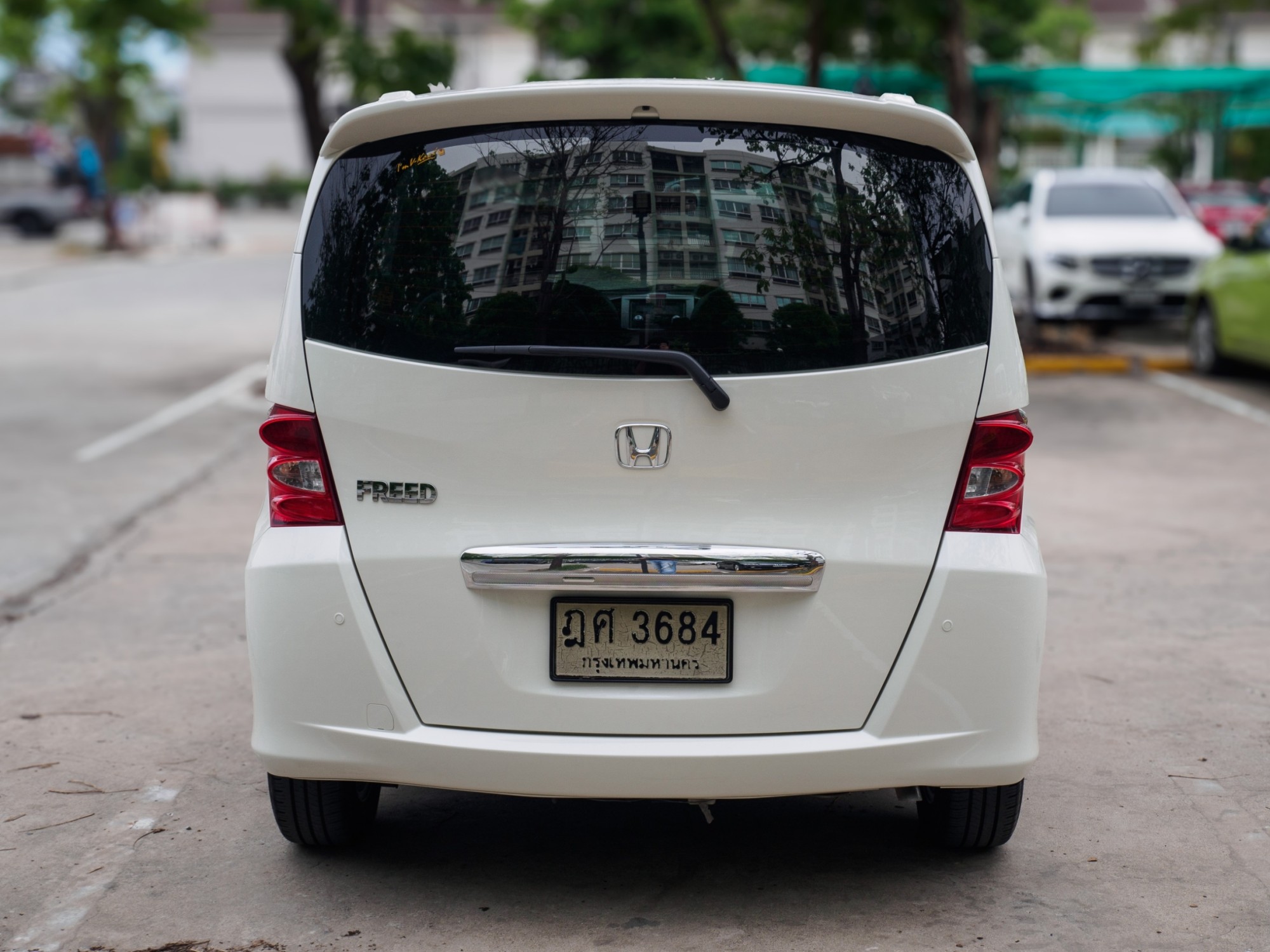2010 Honda Freed สีขาว (รูปที่ 5)
