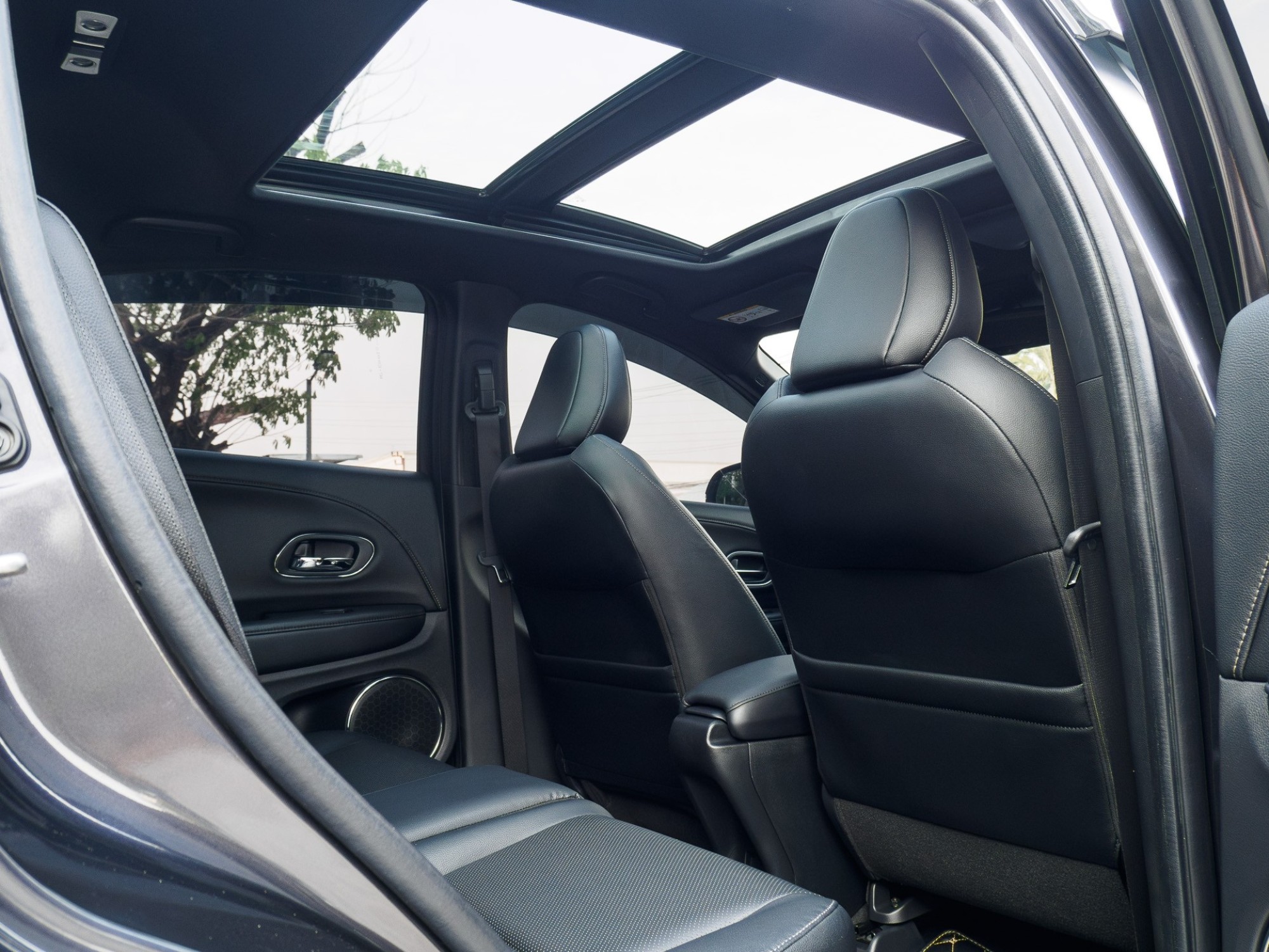 2019 Honda HR-V สีเทา (รูปที่ 13)