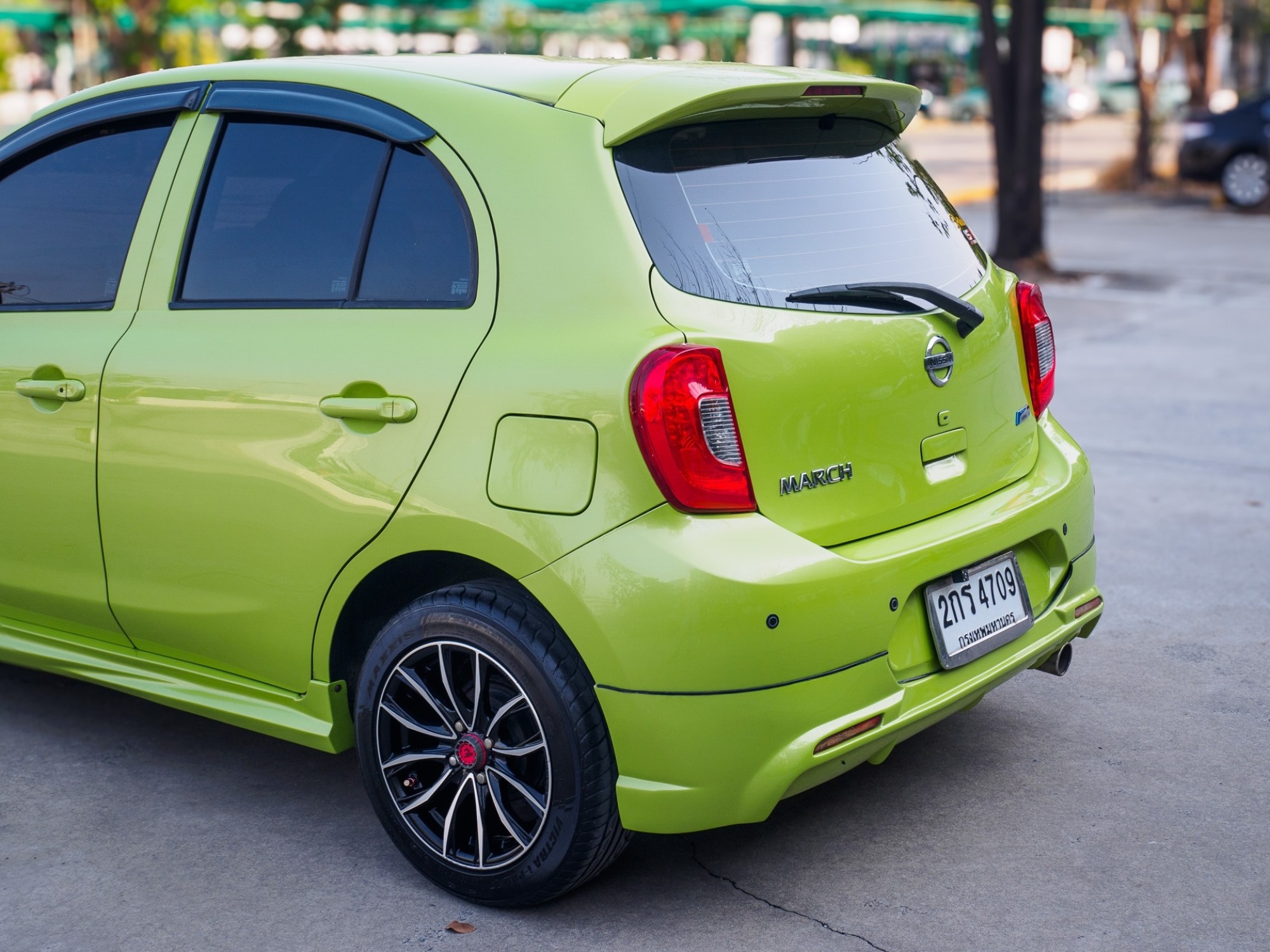 2013 Nissan March สีเขียว (รูปที่ 8)