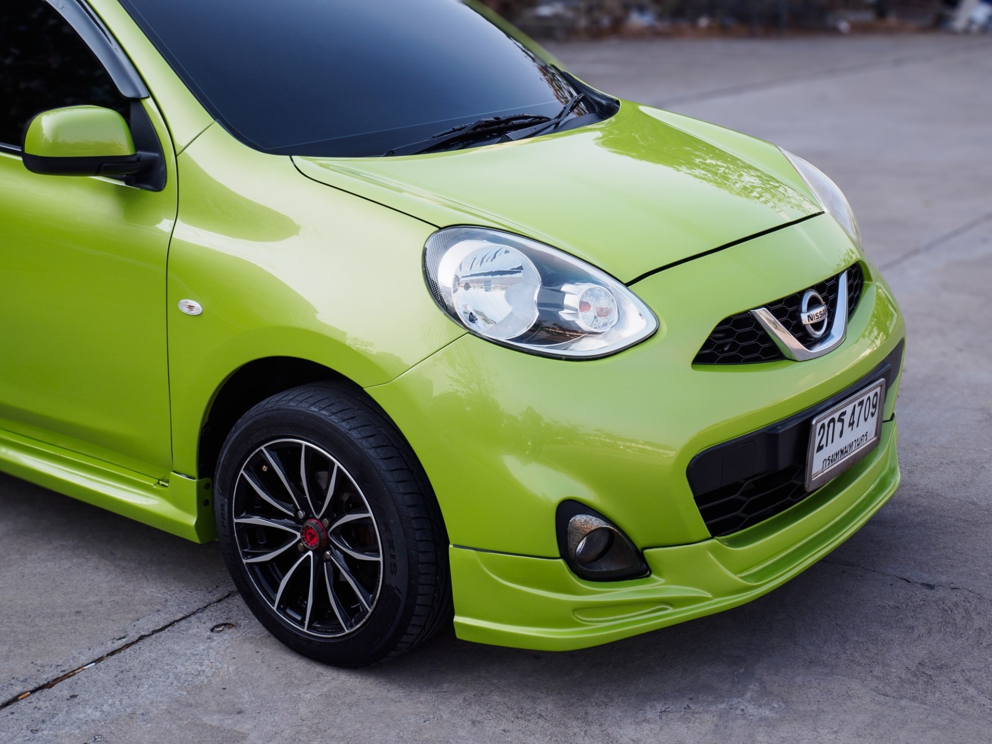 2013 Nissan March สีเขียว (รูปที่ 7)