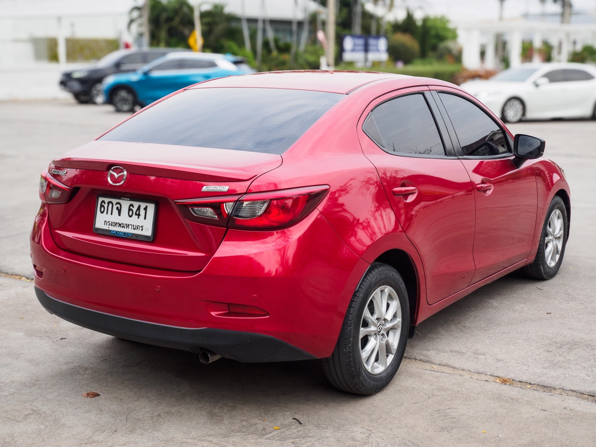 2017 Mazda 2 Sedan (4 ประตู) สีแดง (รูปที่ 5)