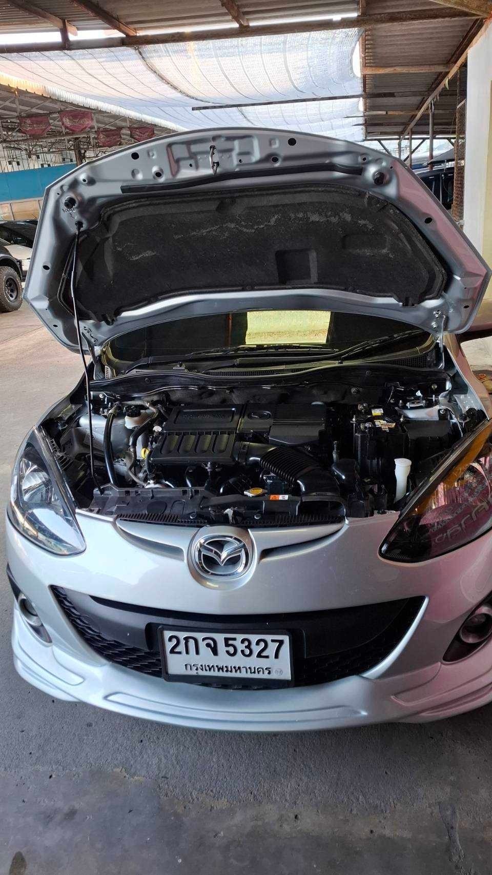 2013 Mazda 2 Elegance (4 ประตู) สีเงิน (รูปที่ 5)