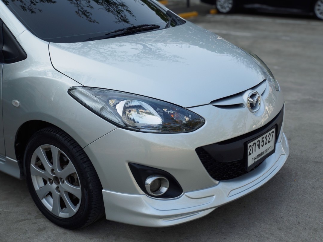 2013 Mazda 2 Elegance (4 ประตู) สีเงิน (รูปที่ 8)