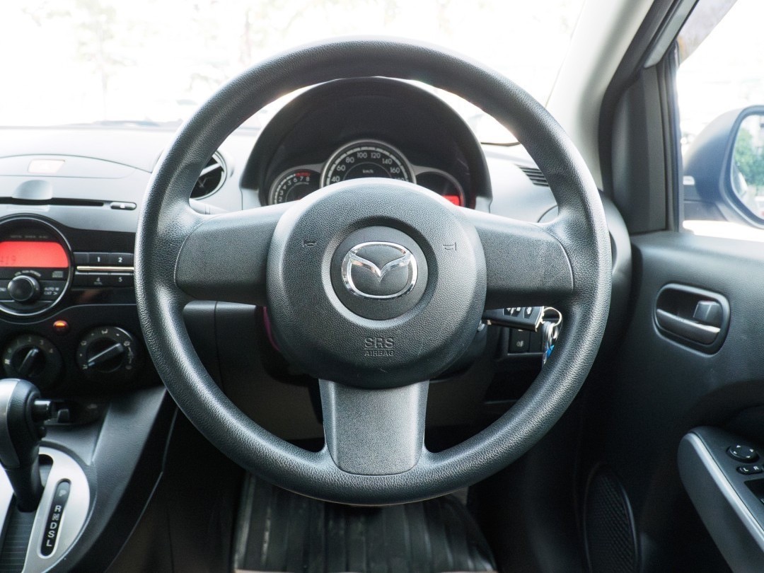2013 Mazda 2 Elegance (4 ประตู) สีเงิน (รูปที่ 10)