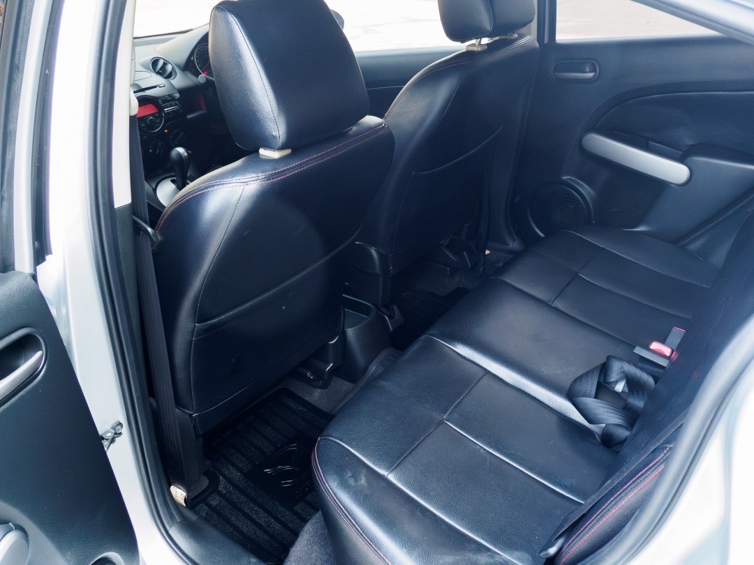 2013 Mazda 2 Elegance (4 ประตู) สีเงิน (รูปที่ 13)