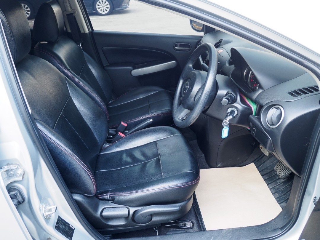 2013 Mazda 2 Elegance (4 ประตู) สีเงิน (รูปที่ 12)