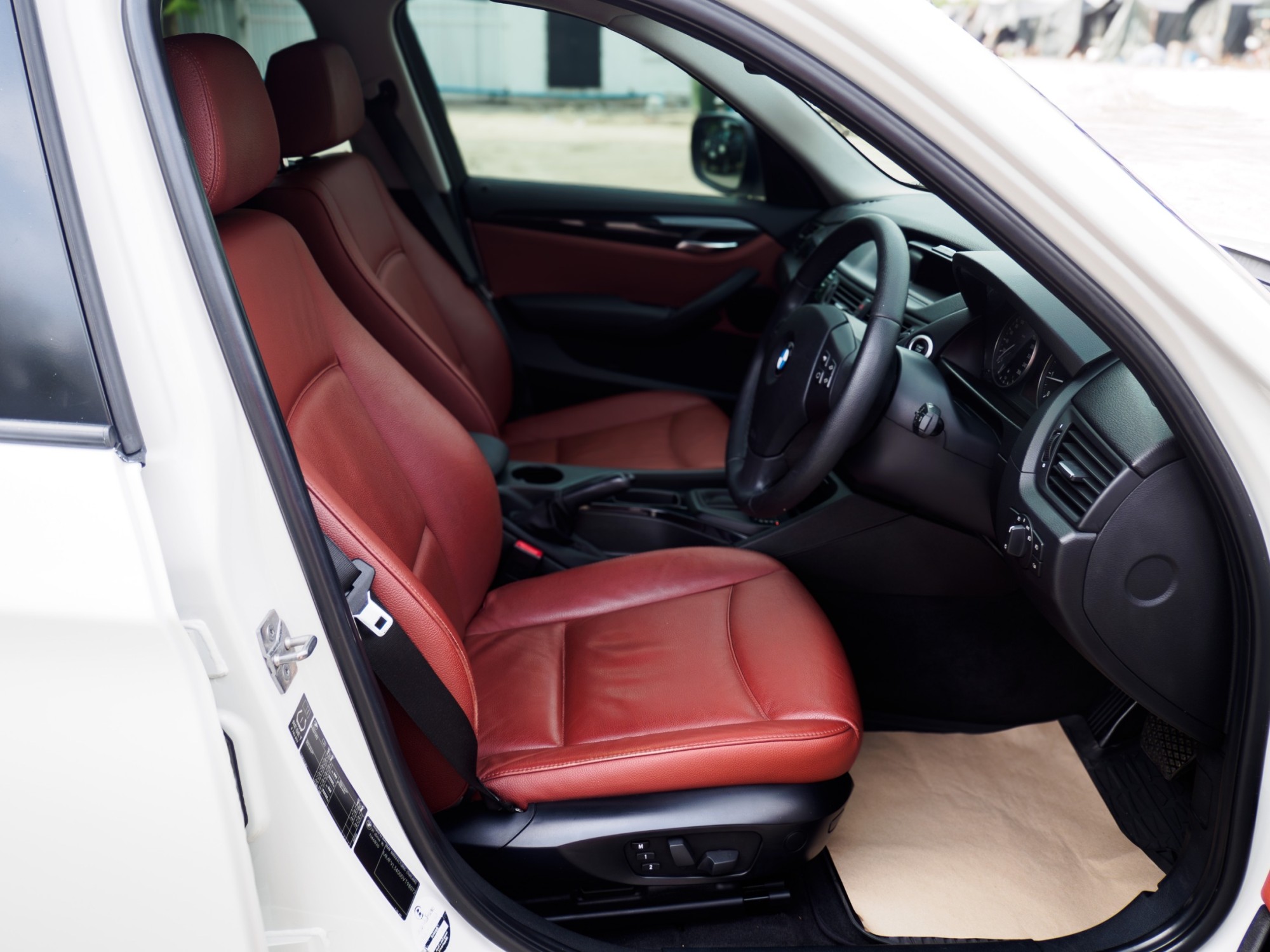 2012 BMW X1 E84 สีขาว (รูปที่ 6)