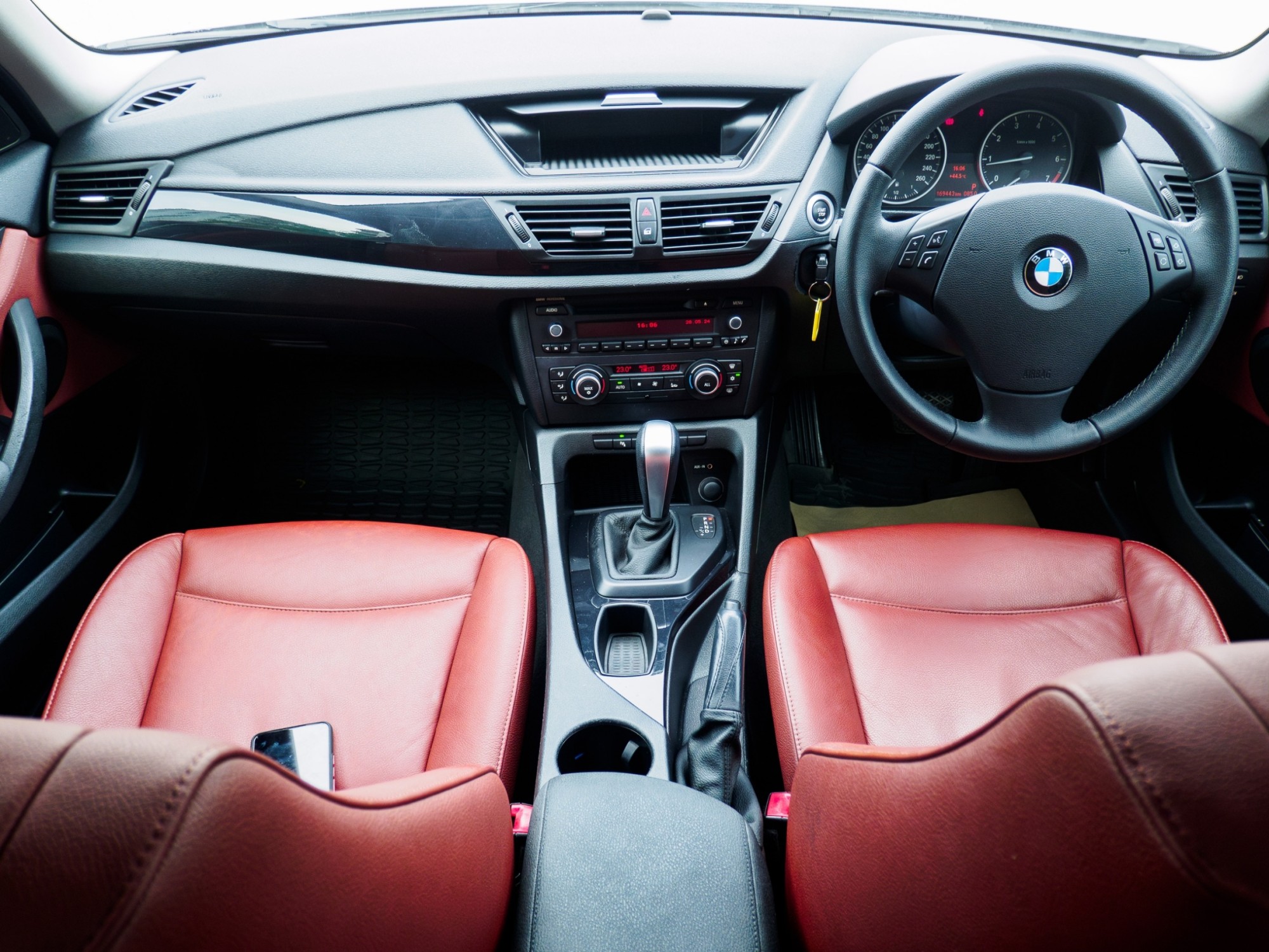 2012 BMW X1 E84 สีขาว (รูปที่ 9)