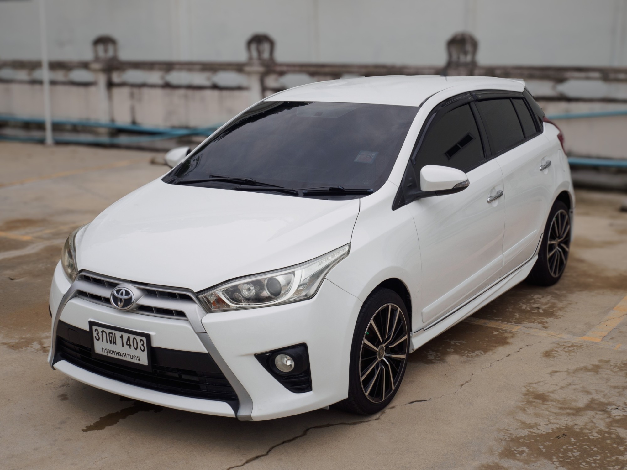 2014 Toyota Yaris สีขาว (รูปที่ 3)