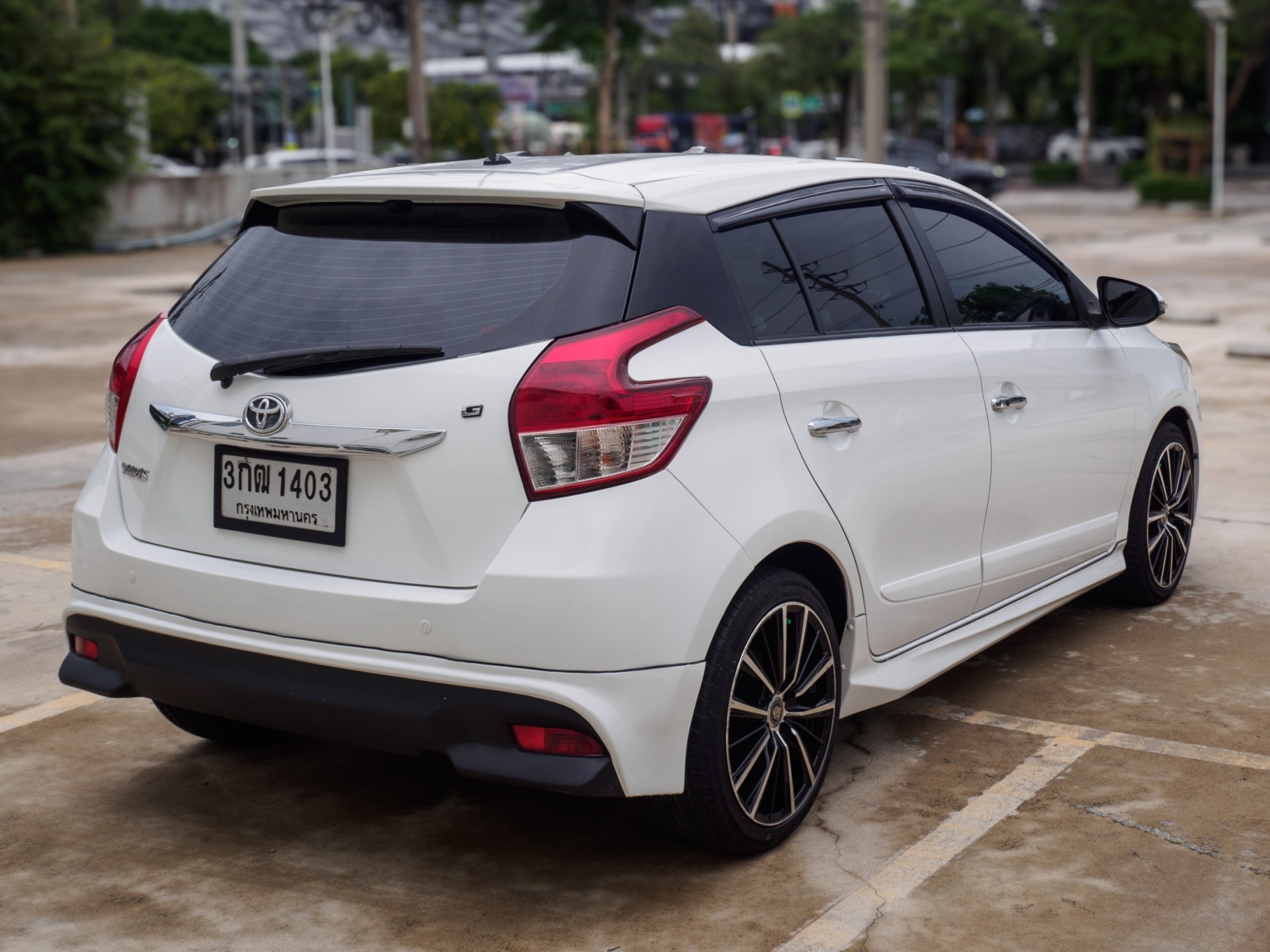 2014 Toyota Yaris สีขาว (รูปที่ 5)
