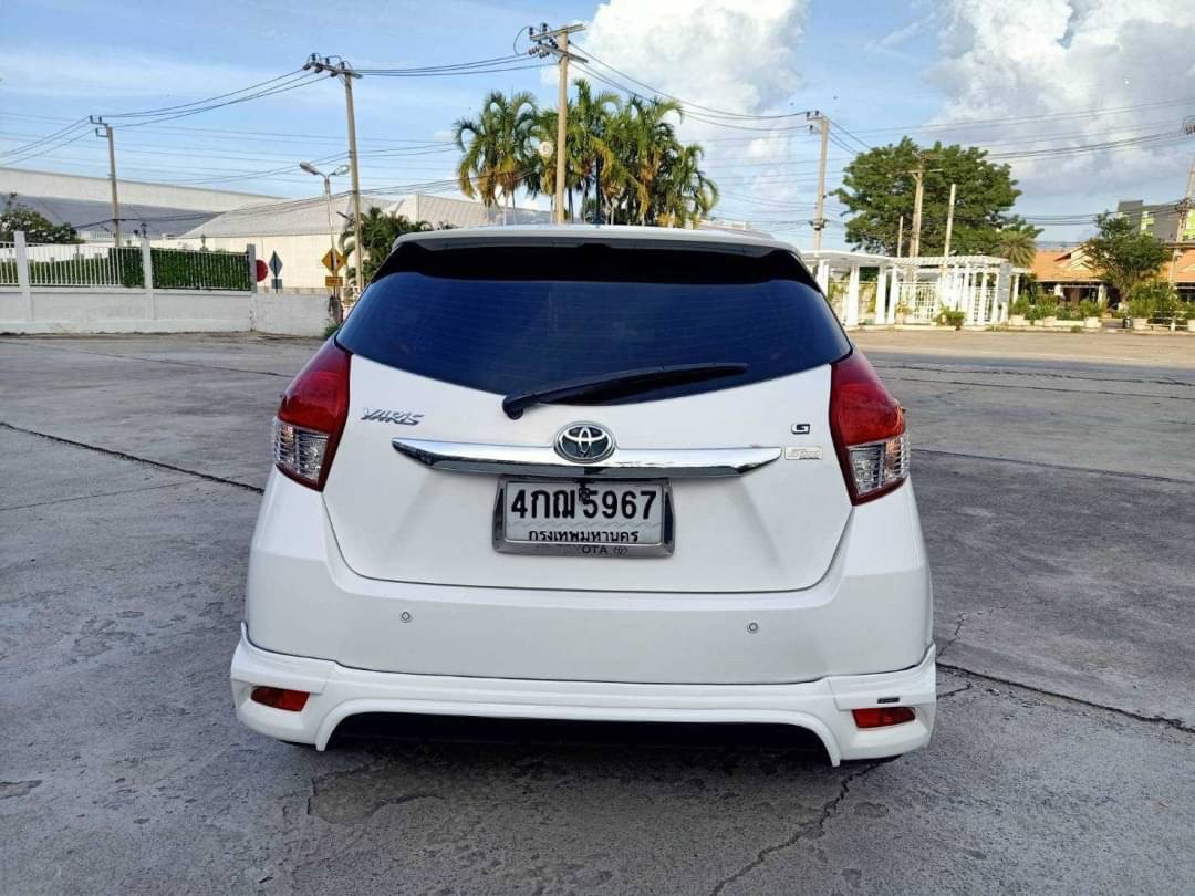2015 Toyota Yaris สีขาว (รูปที่ 17)