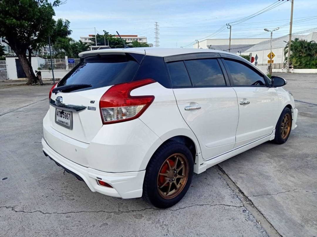 2015 Toyota Yaris สีขาว (รูปที่ 16)
