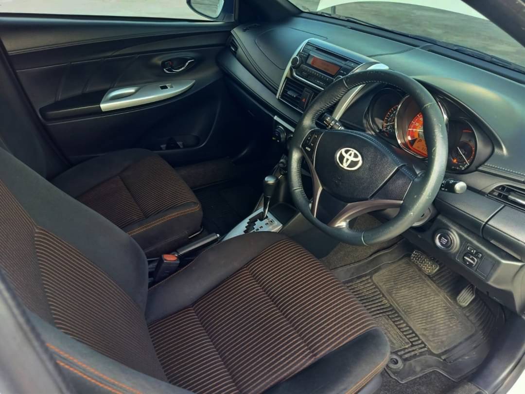 2015 Toyota Yaris สีขาว (รูปที่ 10)