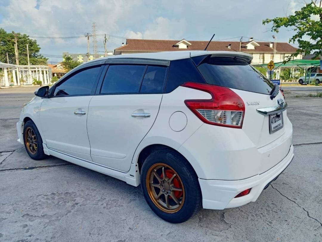 2015 Toyota Yaris สีขาว (รูปที่ 18)