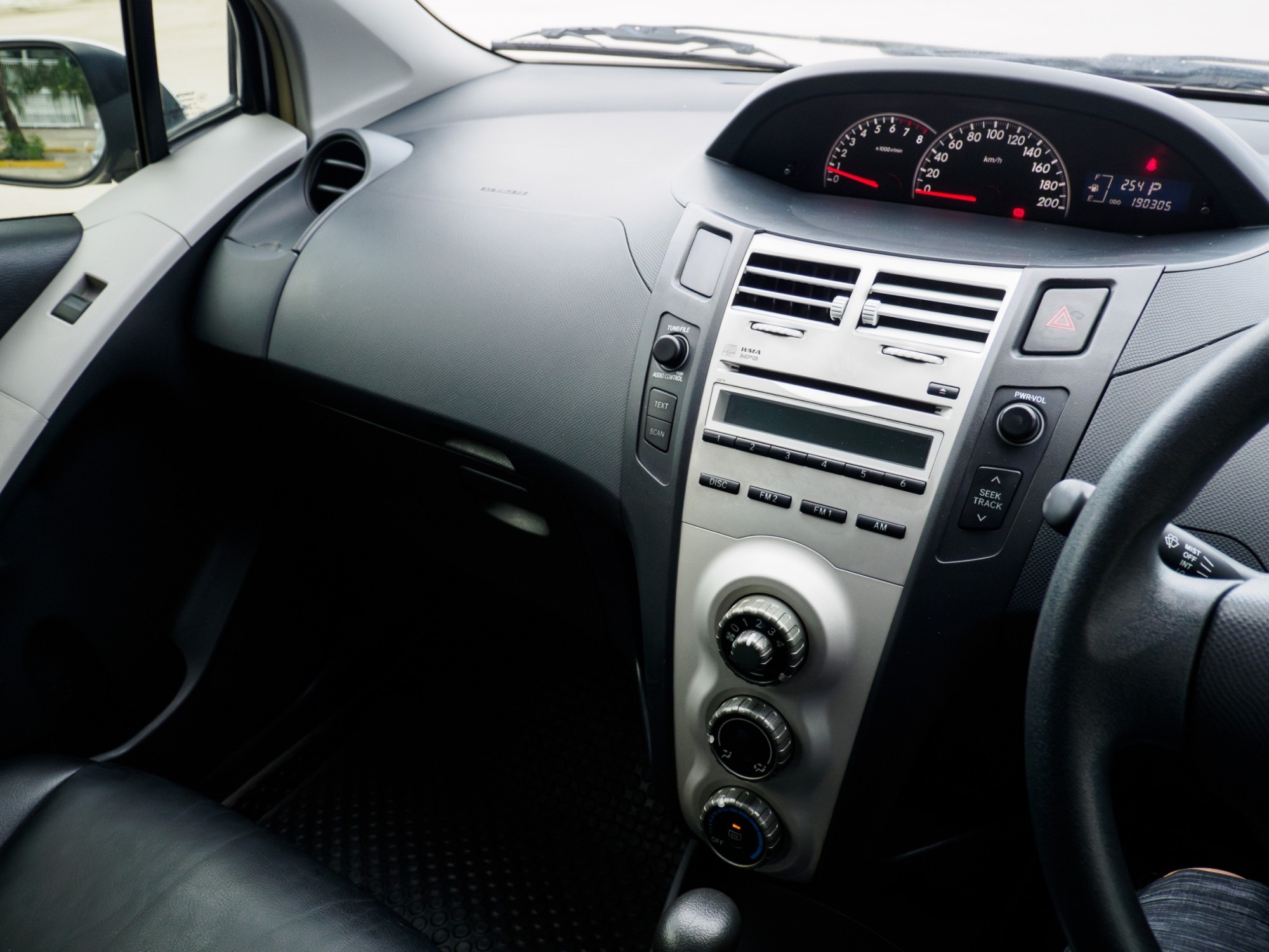2009 Toyota Yaris สีเทา (รูปที่ 8)