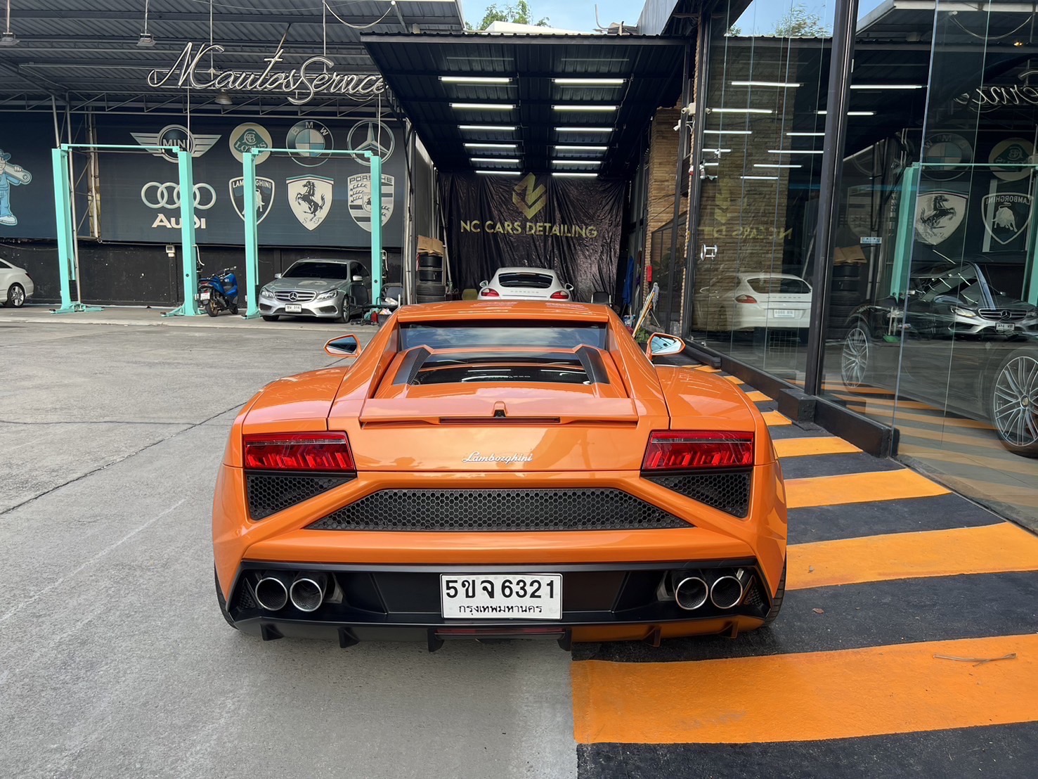 2013 Lamborghini Gallardo สีส้ม (รูปที่ 17)