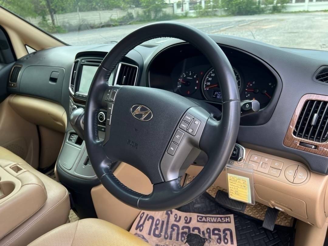 2018 Hyundai H-1 สีดำ (รูปที่ 9)