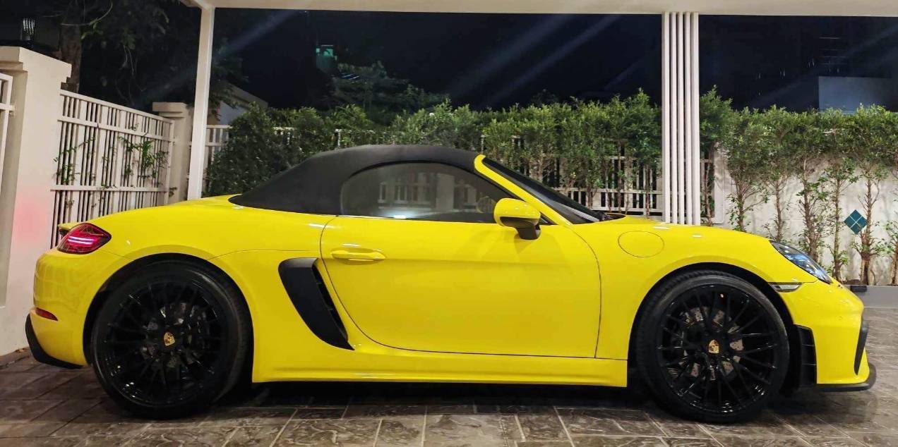 2020 Porsche 718 Boxster สีเหลือง (รูปที่ 2)