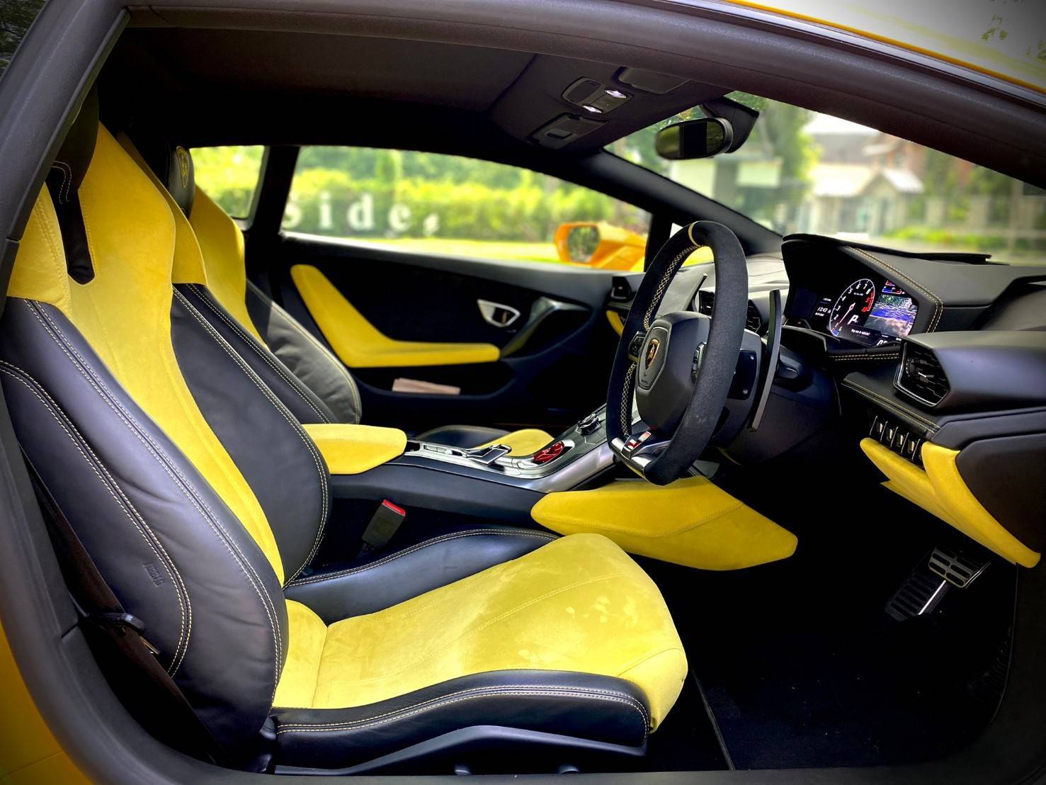 2016 Lamborghini Huracan Evo Spyder สีเหลือง (รูปที่ 4)