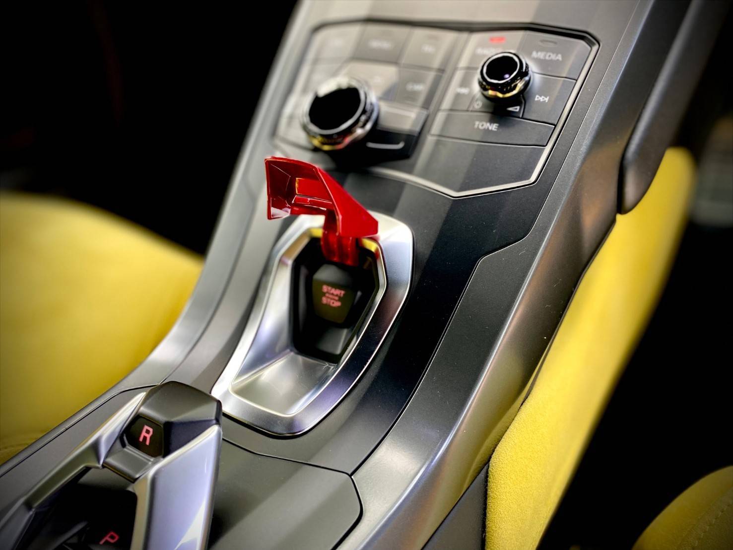 2016 Lamborghini Huracan Evo Spyder สีเหลือง (รูปที่ 7)