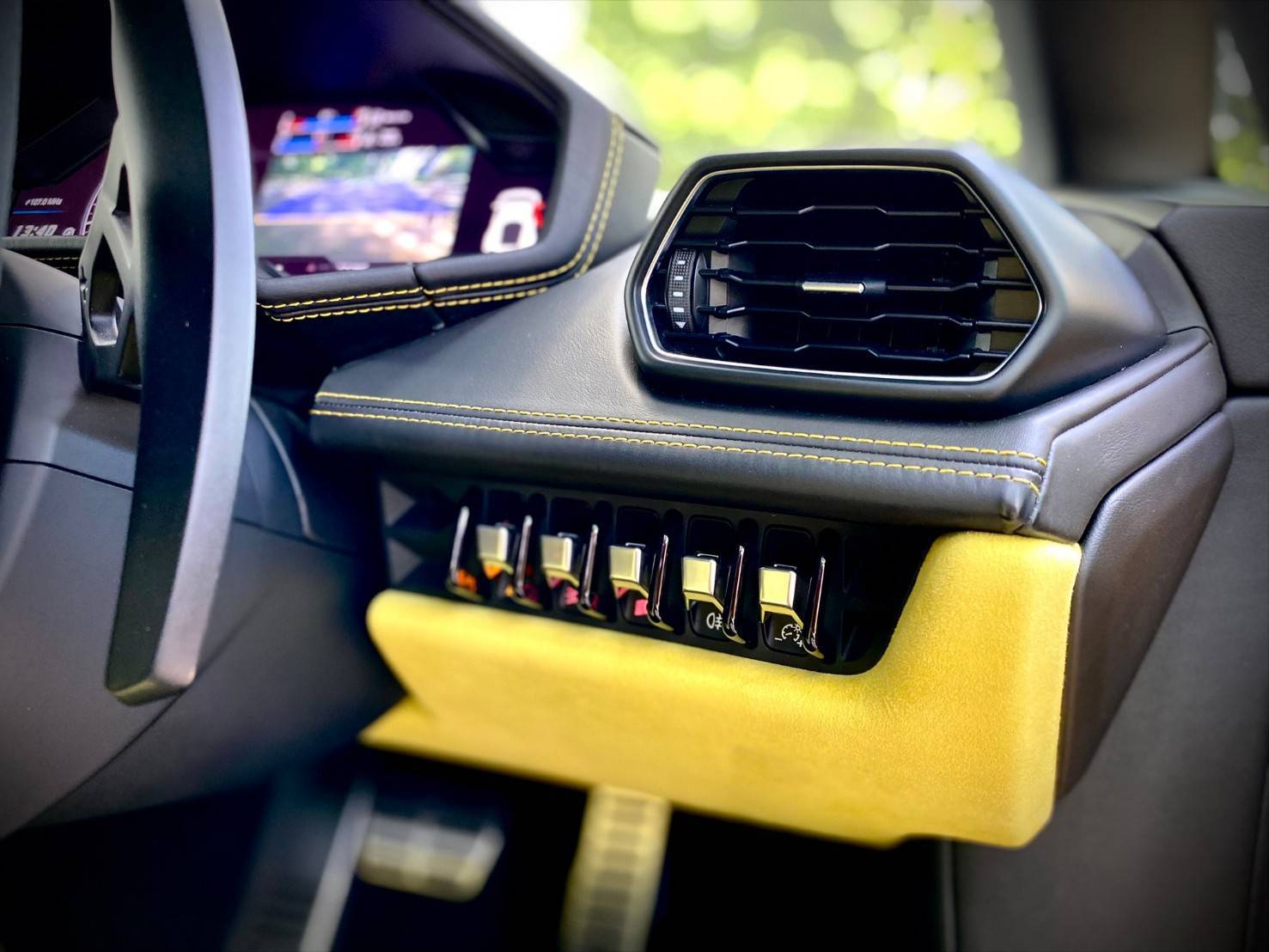 2016 Lamborghini Huracan Evo Spyder สีเหลือง (รูปที่ 10)