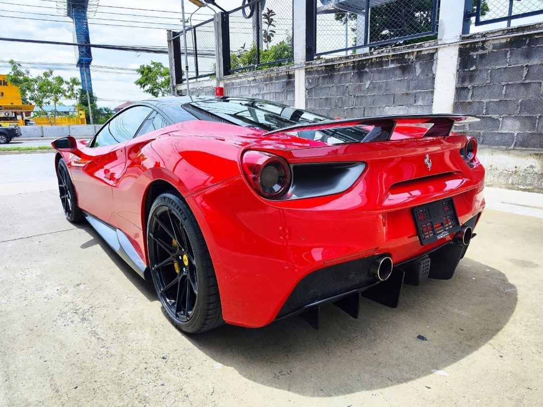 2017 Ferrari 488 GTB สีแดง (รูปที่ 11)