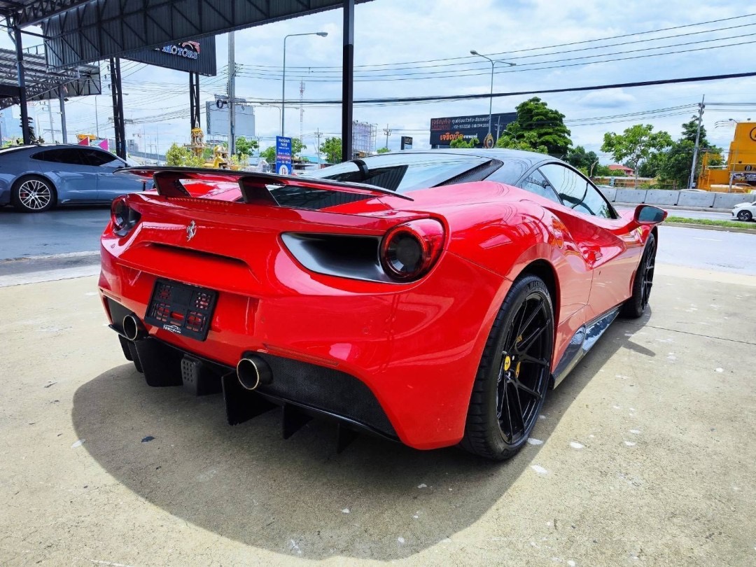2017 Ferrari 488 GTB สีแดง (รูปที่ 12)