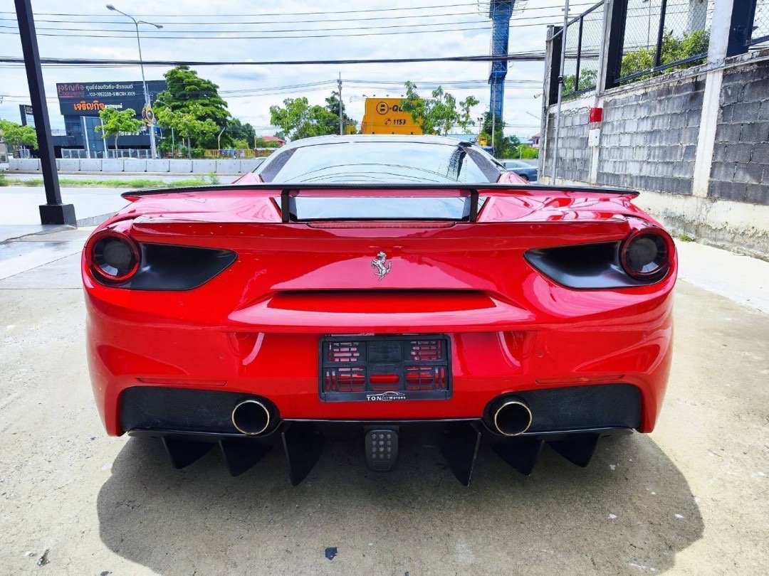 2017 Ferrari 488 GTB สีแดง (รูปที่ 10)