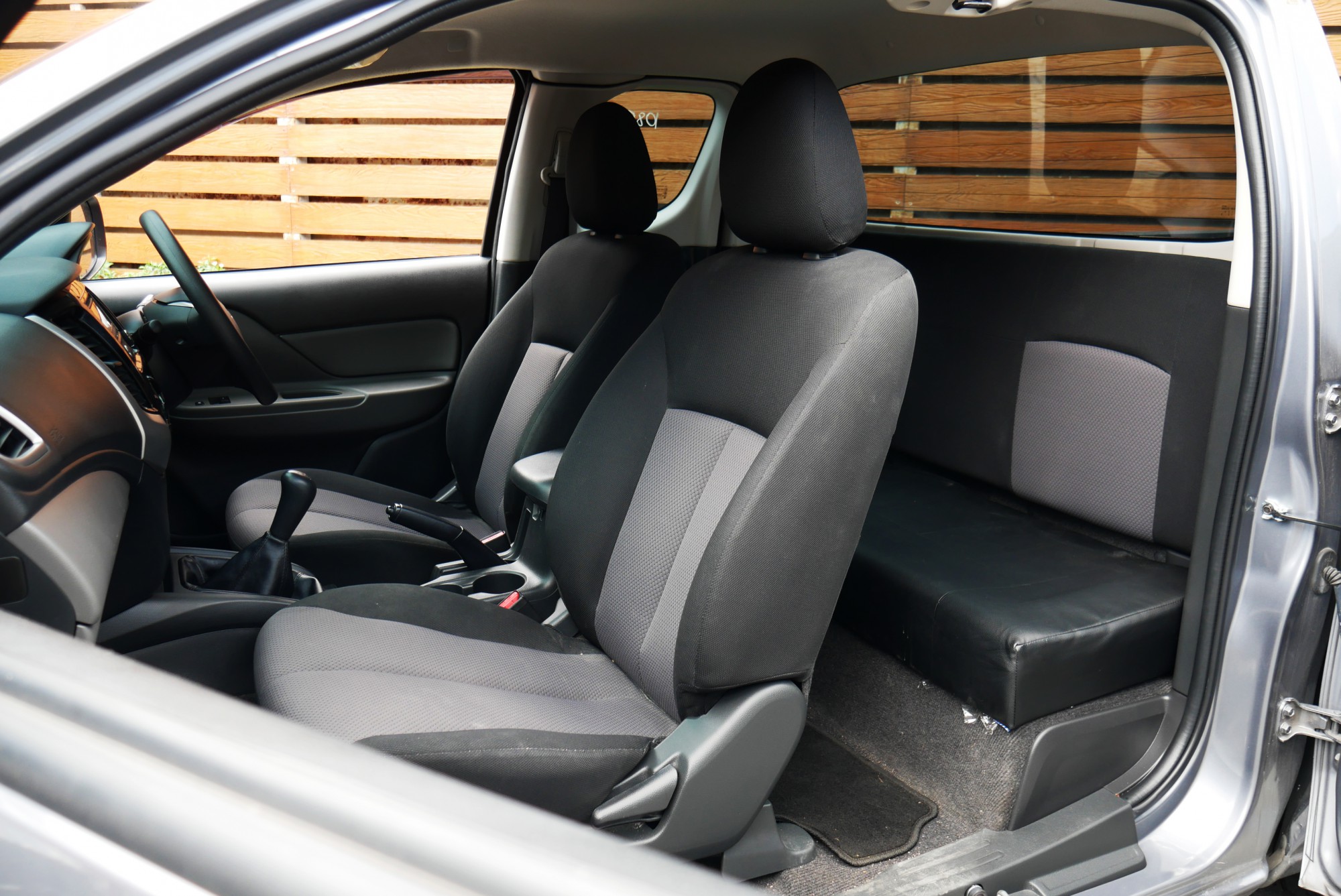 MITSUBISHI TRITON MEGACAB 2.5 GLX MTปี 2018 สีเทา (รูปที่ 6)