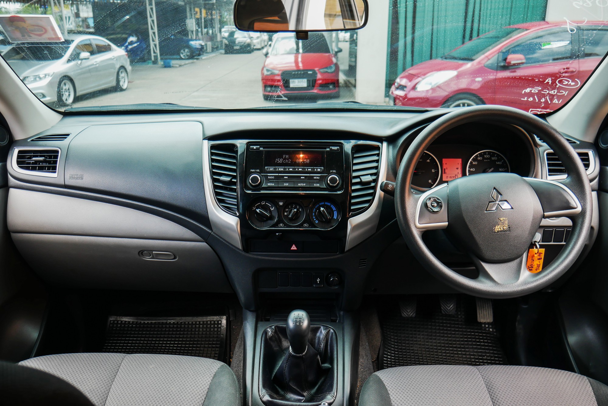 MITSUBISHI TRITON MEGACAB 2.5 GLX MTปี 2018 สีเทา (รูปที่ 5)