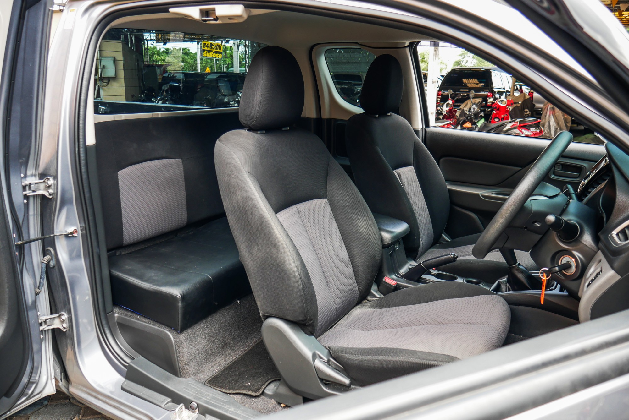 MITSUBISHI TRITON MEGACAB 2.5 GLX MTปี 2018 สีเทา (รูปที่ 7)