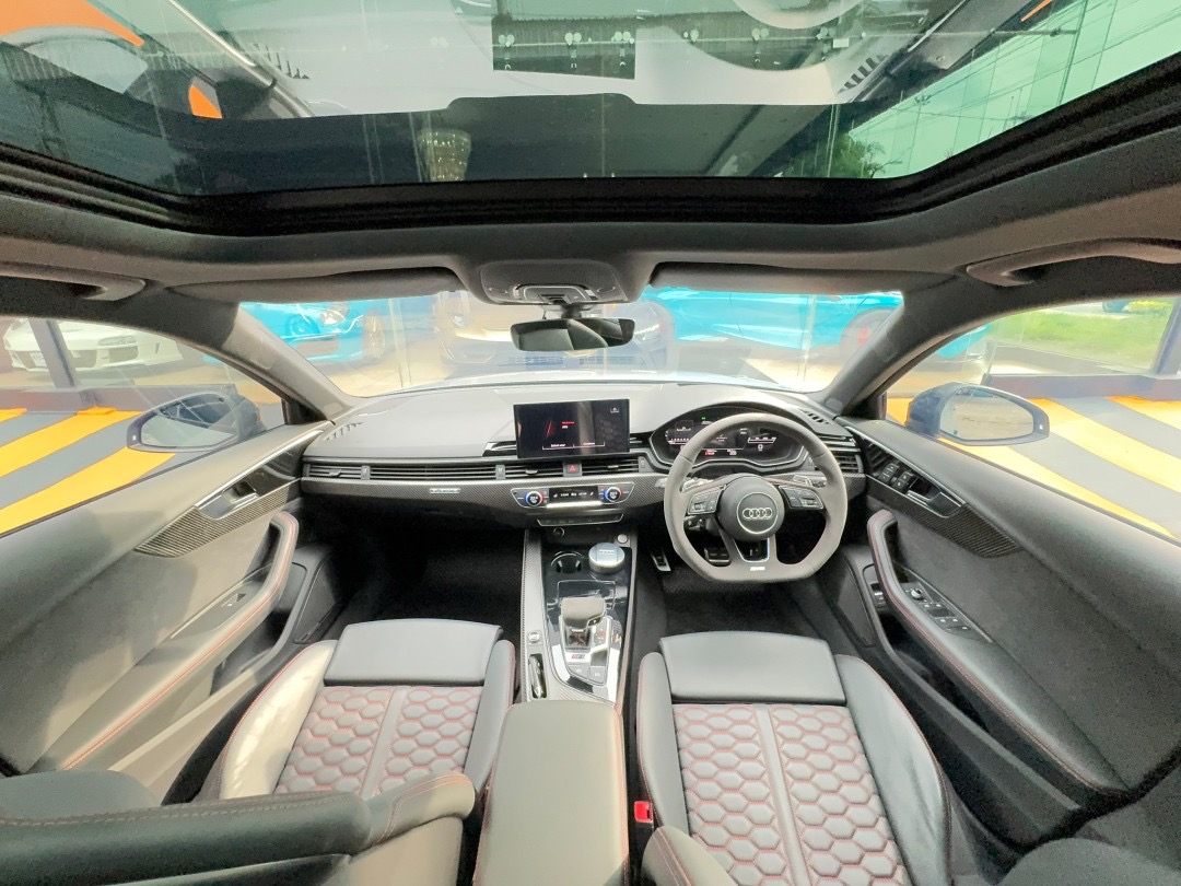 2023 Audi RS 4 Complitition V6 สีเทา (รูปที่ 8)