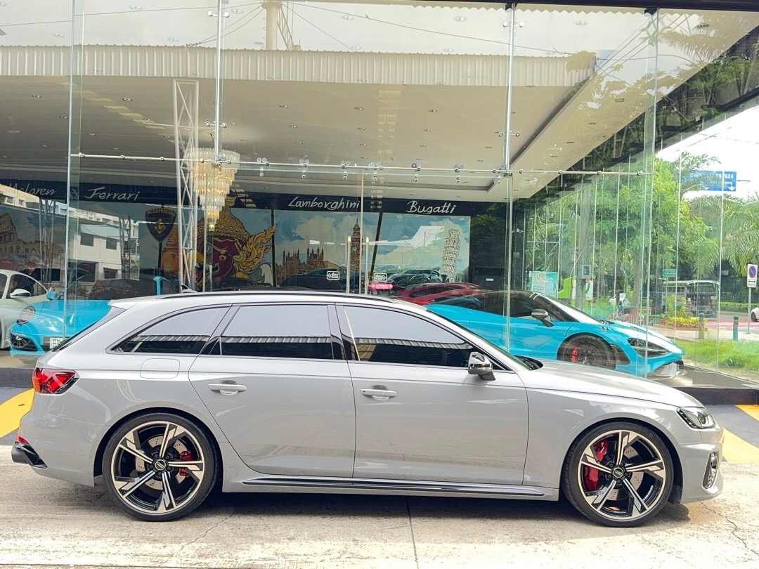 2023 Audi RS 4 Complitition V6 สีเทา (รูปที่ 4)